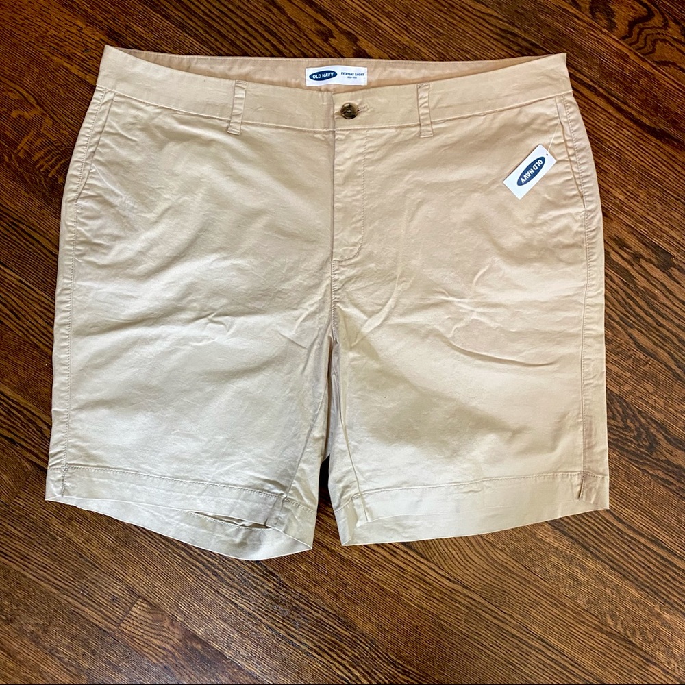NWT “Old Navy” high waisted khaki shorts